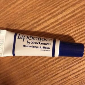 Moisturizing lip balm
